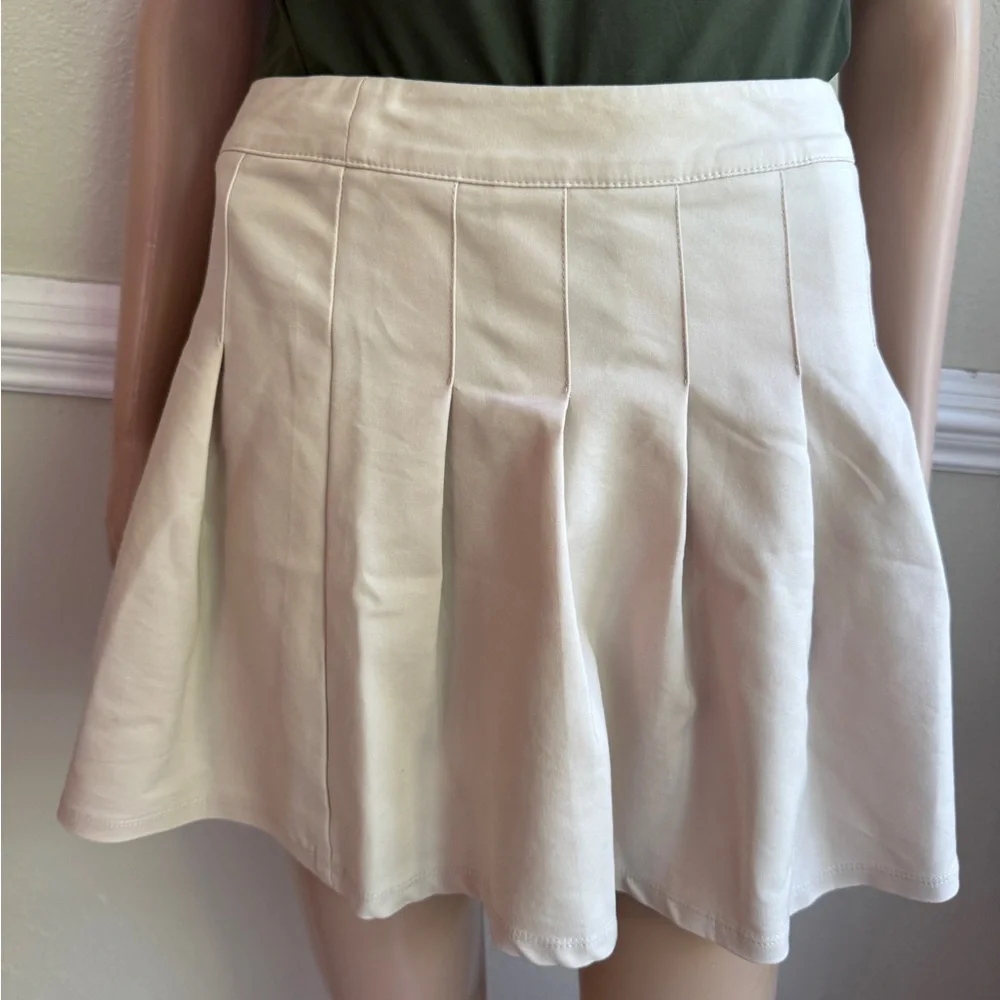 Marble Cream Pleated Skirt Size M | Flowy A-Line Classic Chic - Picture 3 of 6